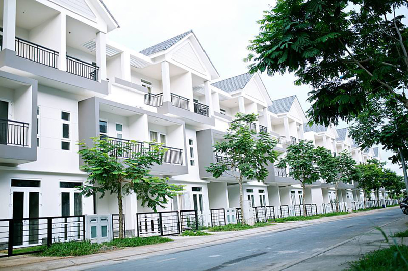 Gia đình tôi có căn liền kề tại Thanh Hà cần bán gần chung cư và hồ giá 27,5 tr/m2.LH: 0988 846 847